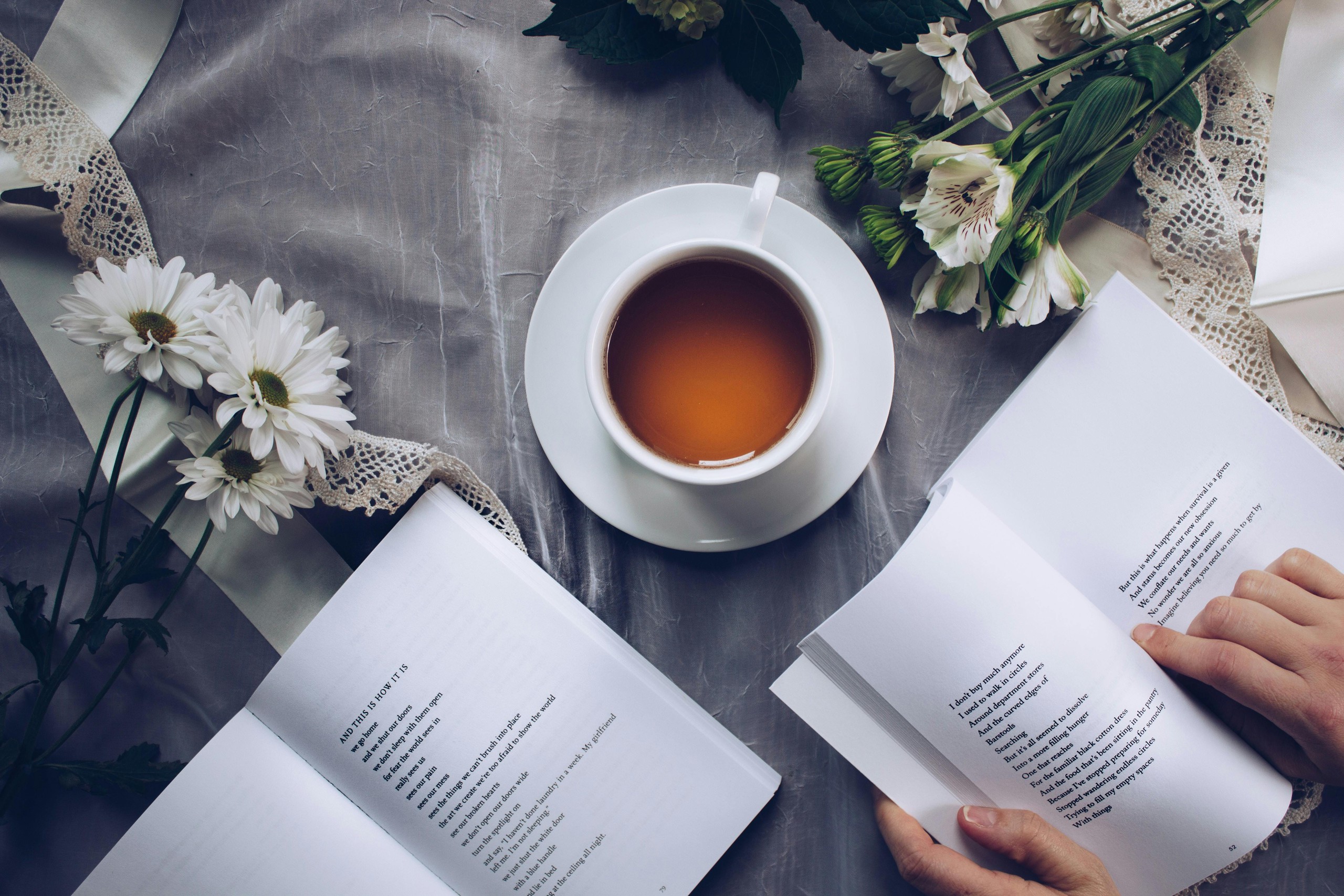 Caffeine trong trà, cà phê có tốt cho xương?- Ảnh 1. uống 1 đến 3 tách trà xanh mỗi ngày có tỷ lệ loãng xương thấp hơn đáng kể so với những người không uống
