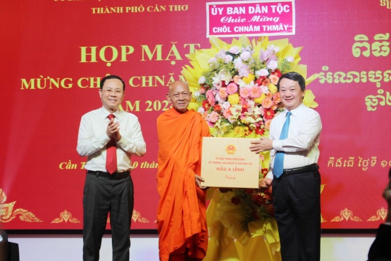 Can Tho รวมตัวกันเพื่อเฉลิมฉลองประเพณี Tet Chol Thnam Thmay 2024 ของชาวเขมร