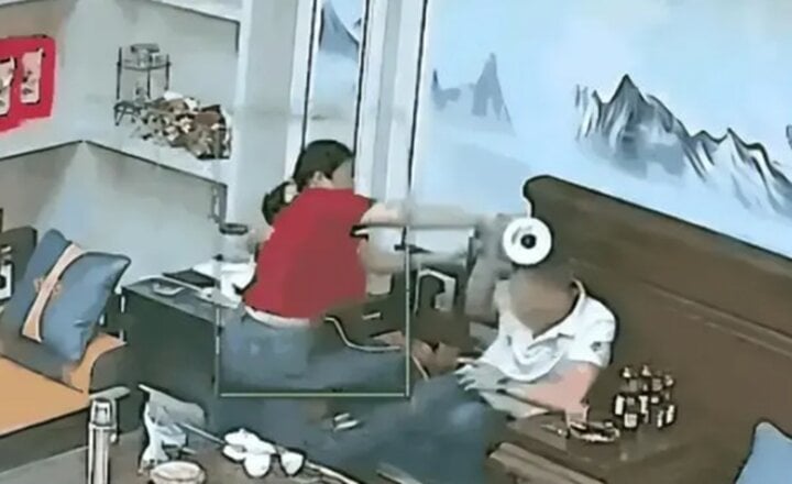 Cặp vợ chồng bạo lực trả thù nhau đáng sợ khiến cảnh sát vào cuộc điều tra - Ảnh 1. Cặp vợ chồng bạo lực trả thù nhau đáng sợ khiến cảnh sát vào cuộc điều tra - Ảnh 1.