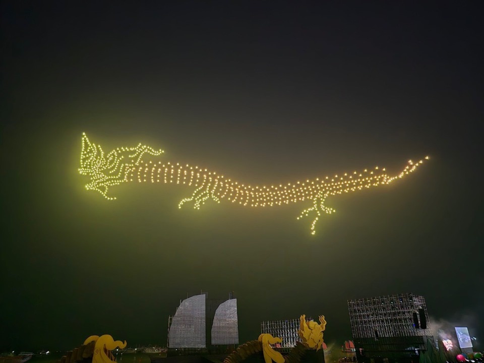 سيستخدم المهرجان تقنية الطائرات بدون طيار (1.600-2.300 طائرة بدون طيار) ويجمع بين تقنية رسم الخرائط ثلاثية الأبعاد الحديثة لتصوير الرموز النموذجية لها لونج - كوانج نينه. صورة ‏‎Vinh Quan‎‏