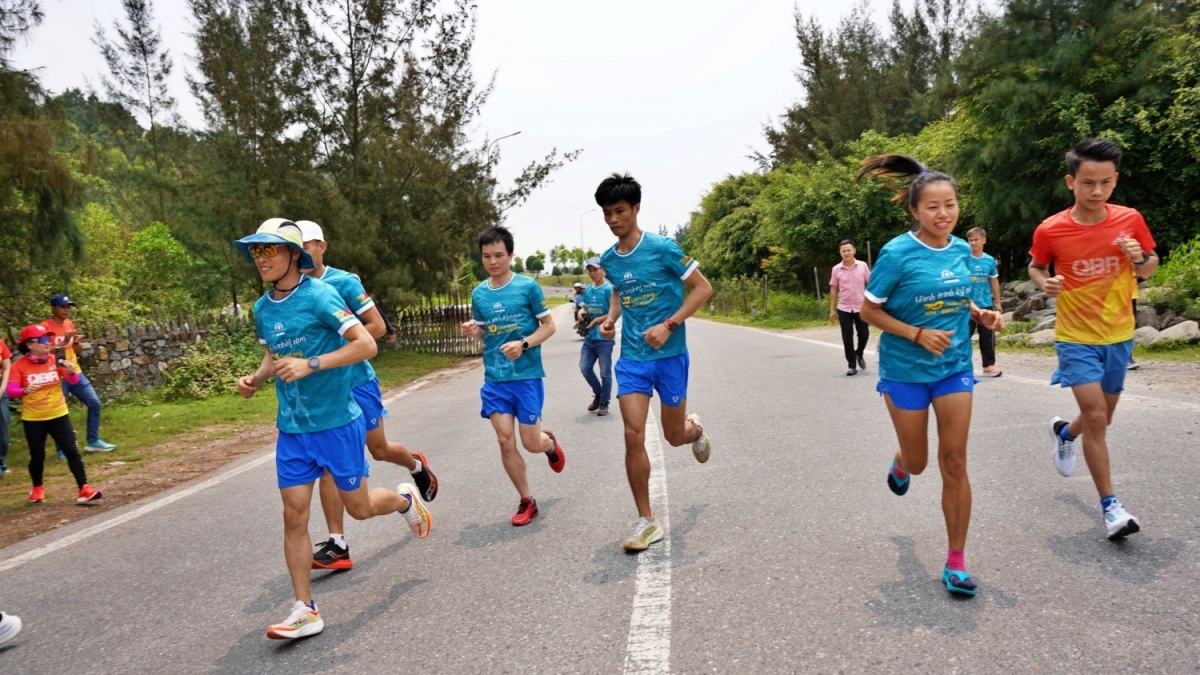 chạy tiếp sức quảng bình - Điện biên kỷ niệm 70 năm chiến thắng Điện biên phủ hình ảnh 1 chay tiep suc quang binh - Dien bien ky niem 70 nam chien thang Dien bien phu hinh anh 1
