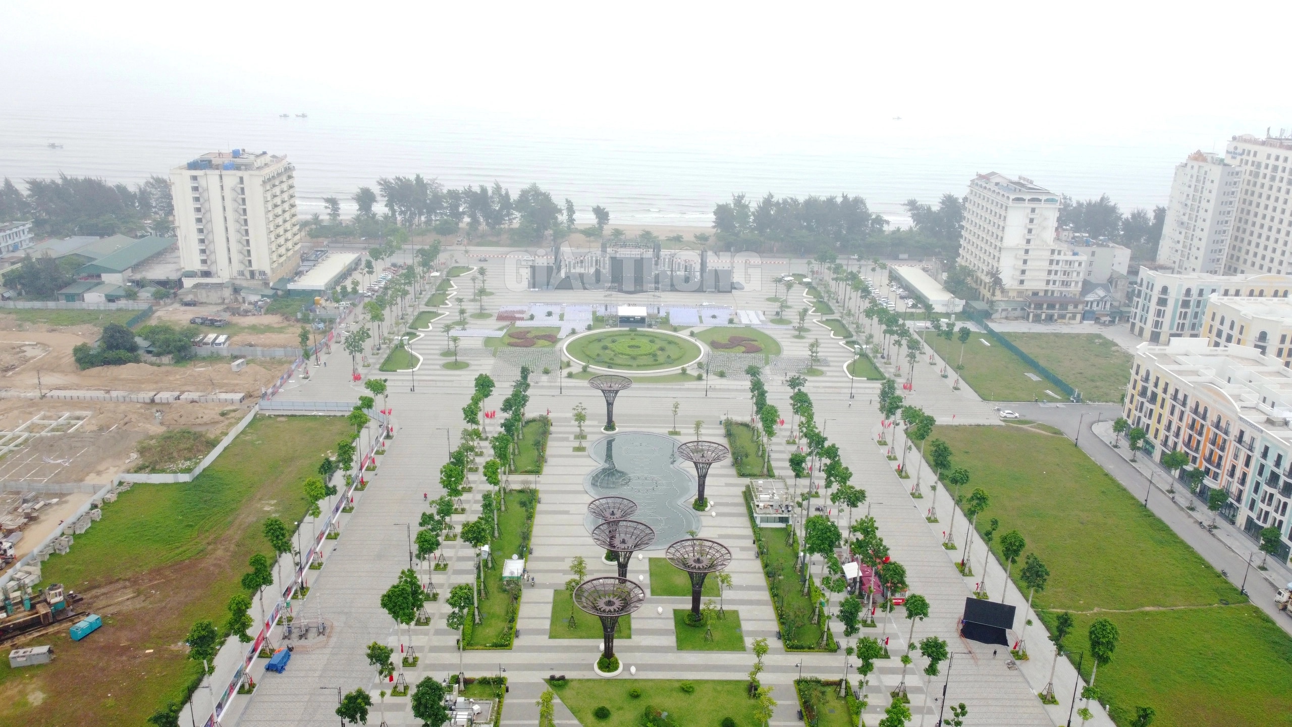 Chiêm ngưỡng quảng trường biển Sầm Sơn trước ngày khai hội- Ảnh 1.