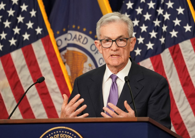 Chủ tịch Cục Dự trữ liên bang (Fed) Jerome Powell trong cuộc họp báo tháng 12/2023. Ảnh: Reuters