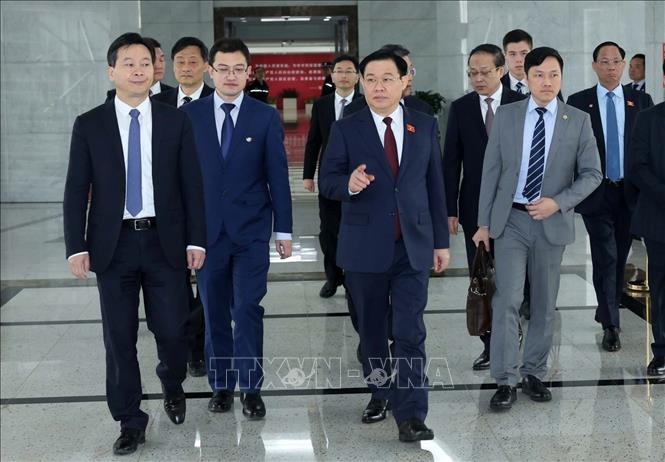 chủ tịch quốc hội thăm và làm việc tại khu thí điểm thương mại tự do thượng hải hình ảnh 1 chu tich quoc hoi tham va lam viec tai khu thi diem thuong mai tu do thuong hai hinh anh 1