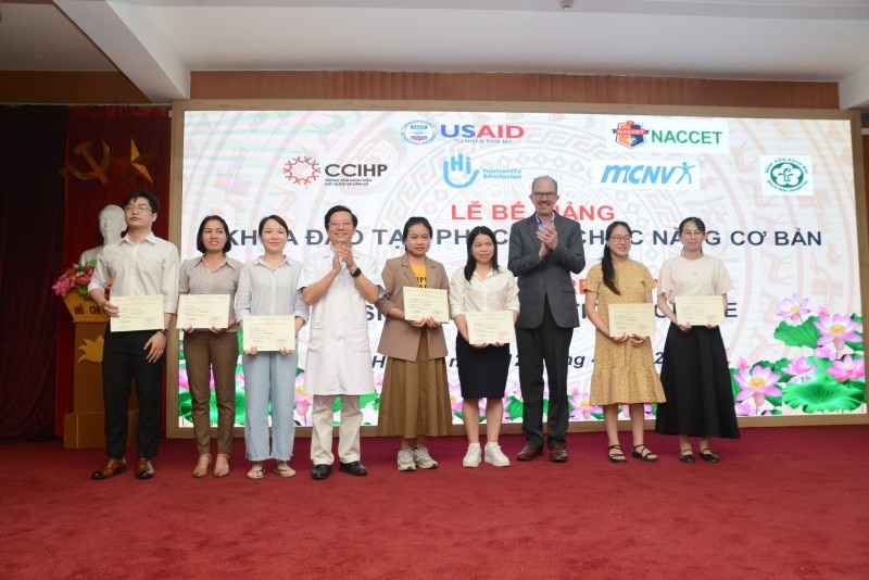 El proyecto Hoa Nhap mejora la calidad de los recursos humanos de rehabilitación