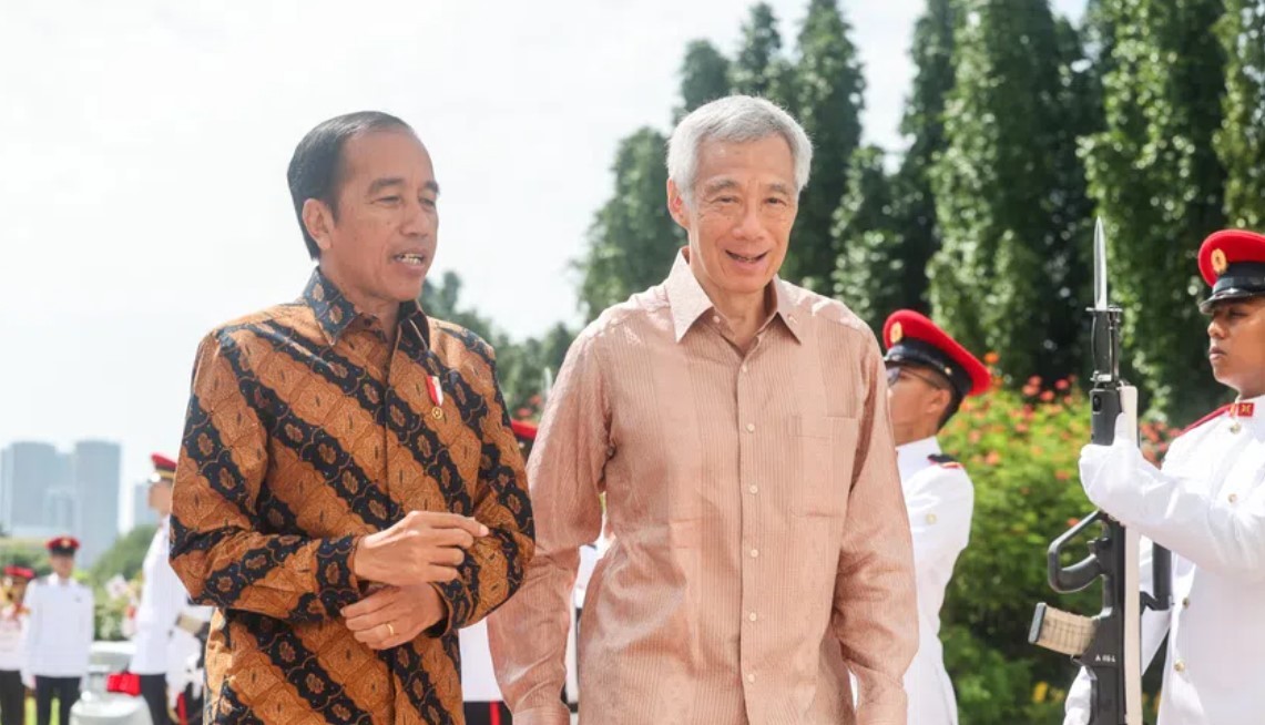 El presidente Jokowi y el primer ministro Lee Hsien Loong, jueves (16 de marzo), en Singapur el 03 de marzo de 16. (Fuente: Business Times)