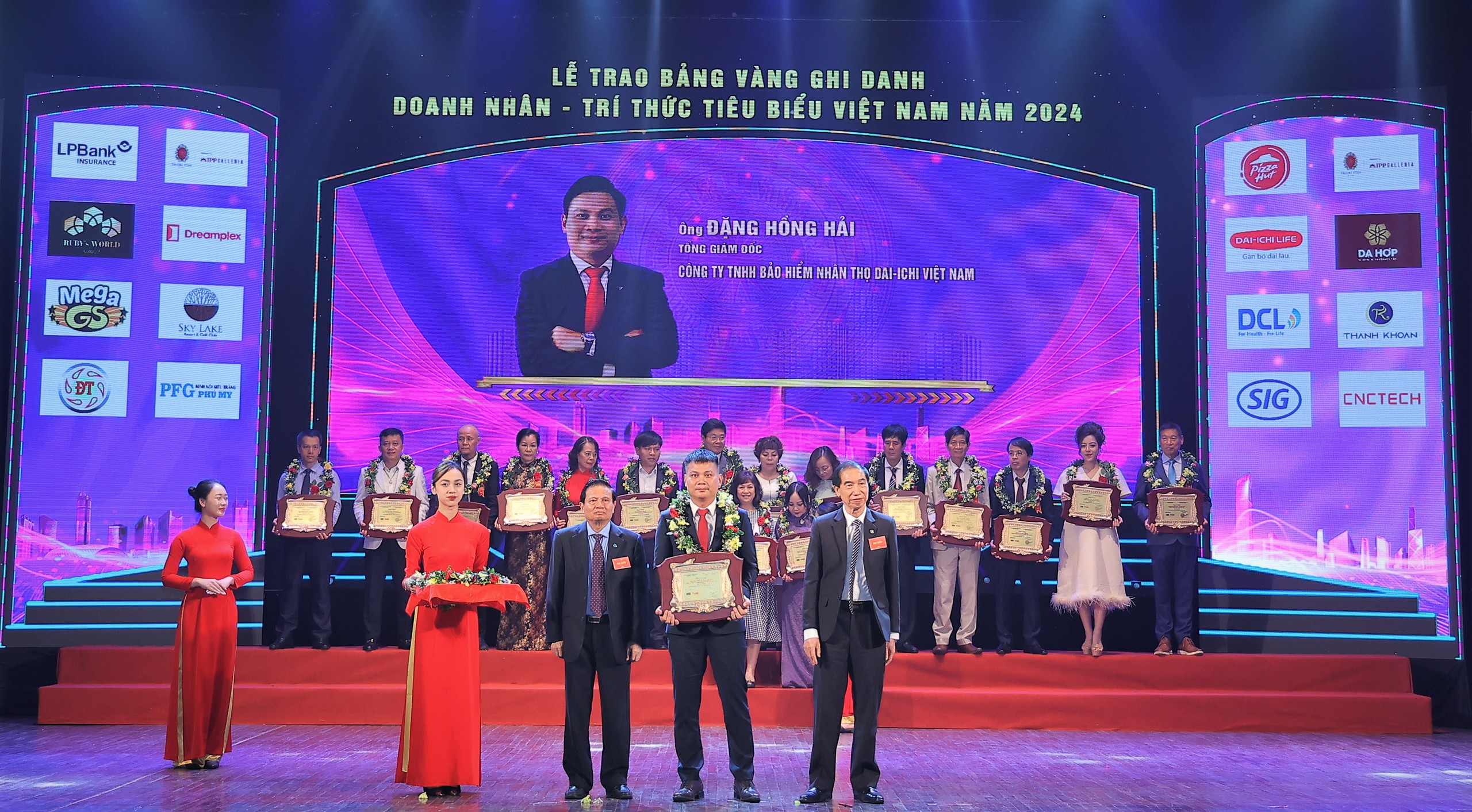 Dai-ichi Life Việt Nam nhận hai giải thưởng tại Chương trình “Doanh nghiệp vì Quyền lợi người tiêu dùng”- Ảnh 1.