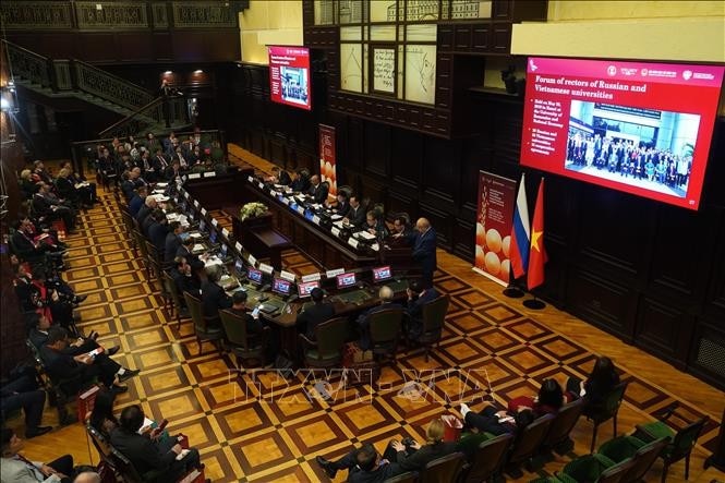 El Segundo Foro de Presidentes de Universidades Vietnamitas y Rusas