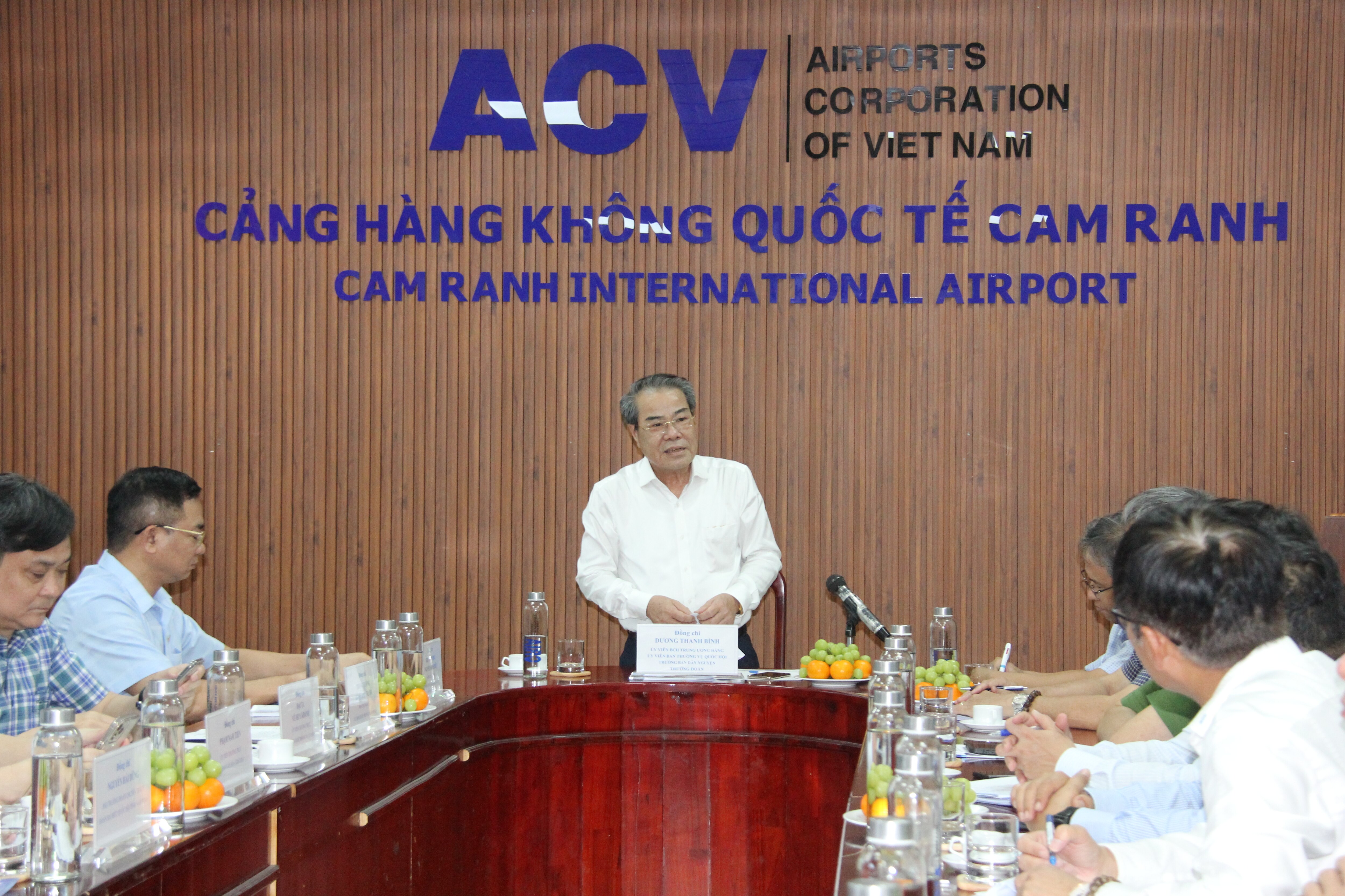 Trưởng Ban Dân nguyện Dương Thanh Bình phát biểu tại buổi làm việc với Cảng hàng không quốc tế Cam Ranh