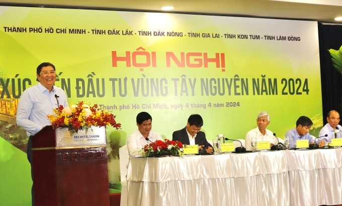 Ông Lê Văn Chiến, Phó chủ tịch Đắk Nông đứng phát biểu tại hội nghị chiều 4/4. Ảnh: ITPC