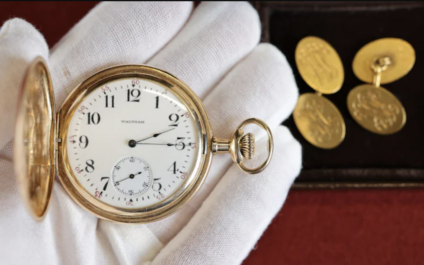 El reloj fue encontrado en el Titanic.