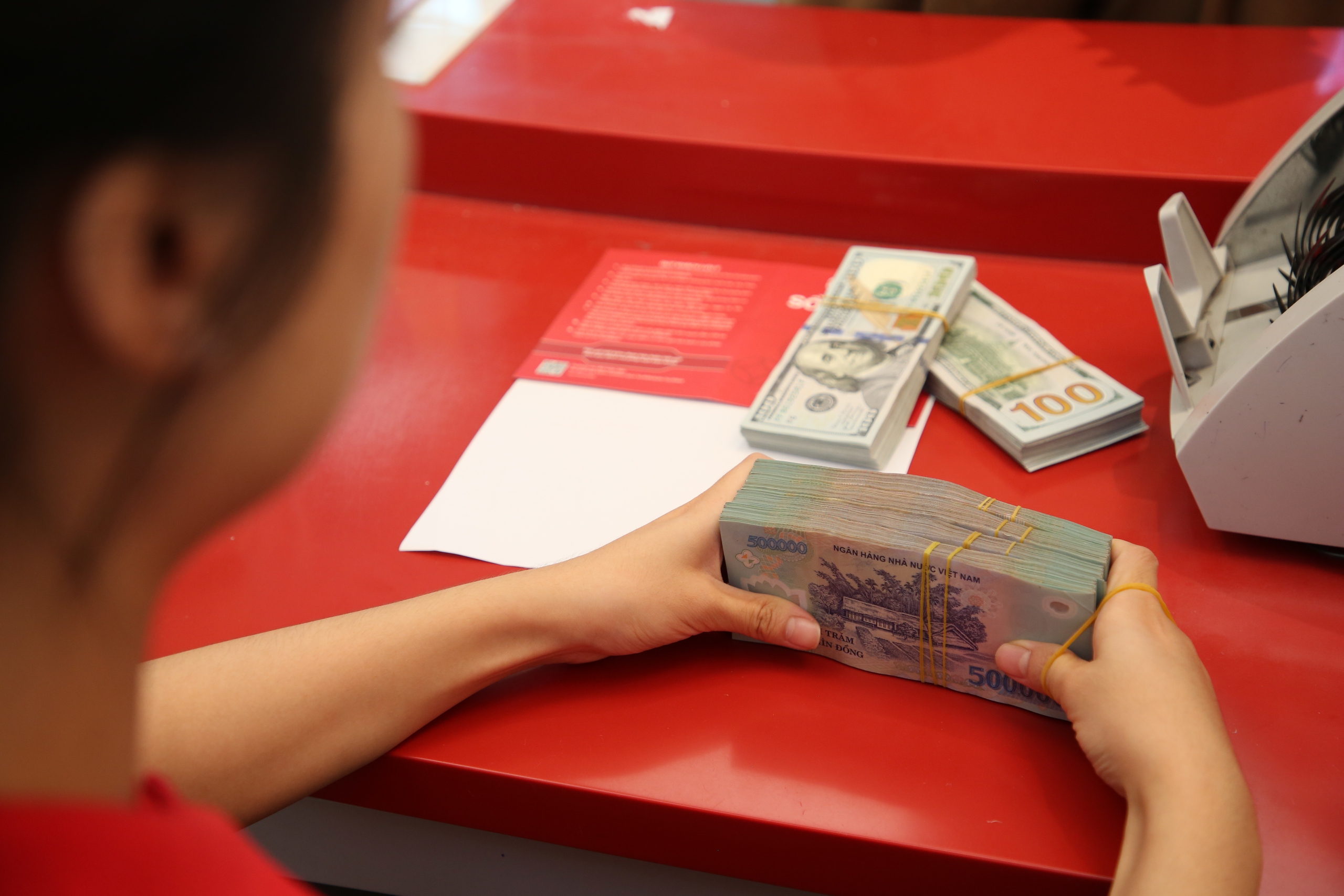 Giá USD hôm nay 7.4.2024: Đồng loạt tăng cùng chiều yen Nhật và euro- Ảnh 1. Giá USD hôm nay 7.4.2024: Đồng loạt tăng cùng chiều yen Nhật và euro- Ảnh 1.