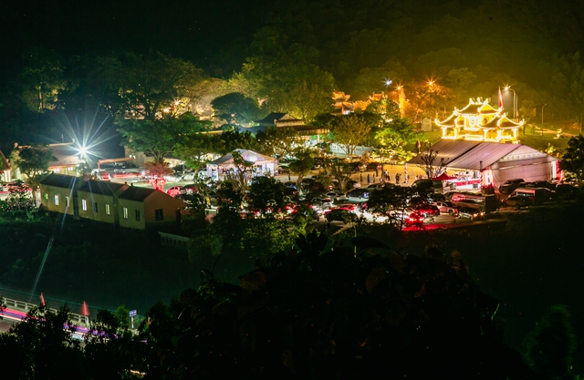 Quảng Bình: Du khách thập phương đến với lễ hội "Hoành Sơn Thánh Mẫu" - Ảnh 1. Quảng Bình: Du khách thập phương đến với lễ hội "Hoành Sơn Thánh Mẫu" - Ảnh 1.