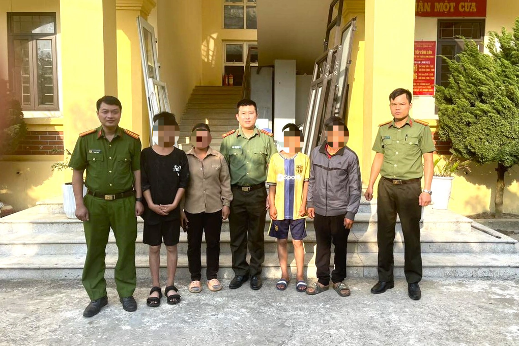 Đưa 2 cậu bé đạp xe đi lạc 500km về gia đình ở Lai Châu - 1 Đưa 2 cậu bé đạp xe đi lạc 500km về gia đình ở Lai Châu - 1