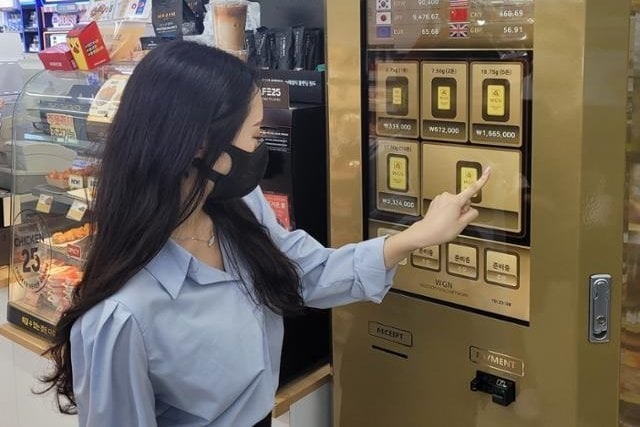 Giá vàng tăng cao, giới trẻ Hàn Quốc đua nhau mua vàng ở cửa hàng tiện lợi