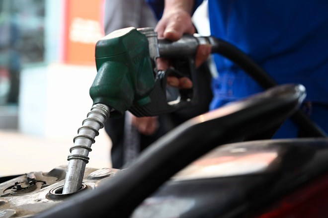 Giá xăng dầu hôm nay 20.4: Bật tăng mạnh