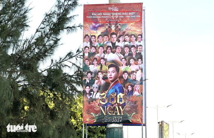 Poster có nội dung Đại hội nhạc thiêng đặc biệt, được quảng bá trên các tuyến đường ở TP Tuy Hòa (tỉnh Phú Yên) - Ảnh: NGUYỄN HOÀNG Poster quảng bá