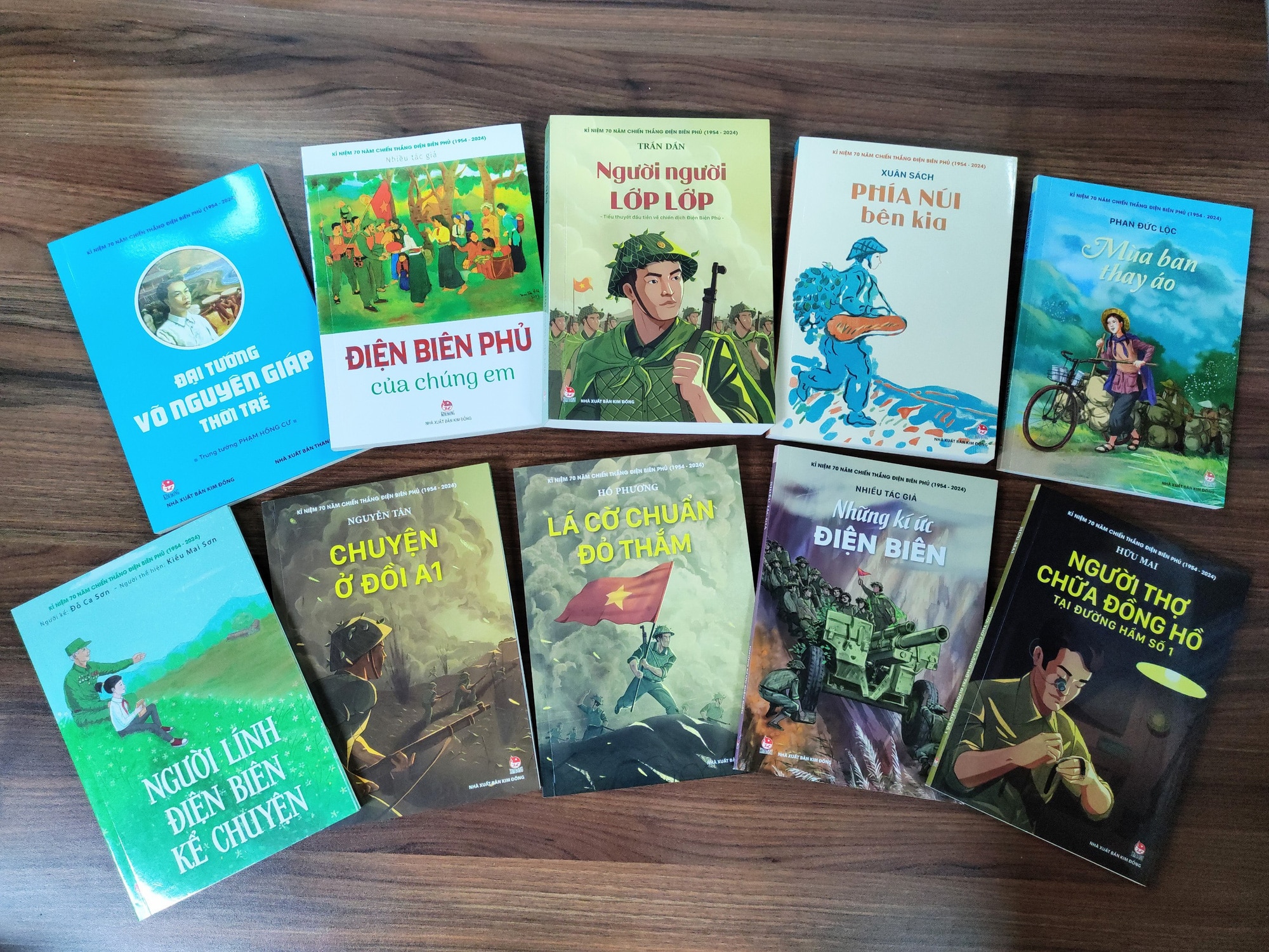 Libros de la serie Dien Bien Phu de la editorial Kim Dong esta vez, incluido People of Class de Tran Dan - Foto: Editorial Kim Dong