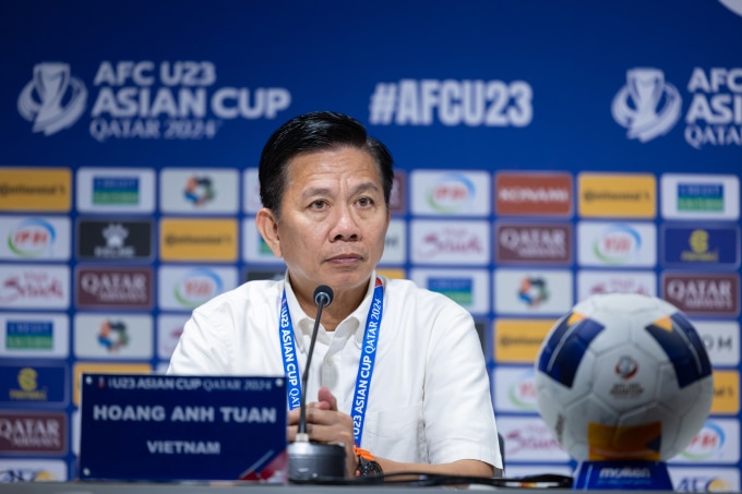 HLV Hoàng Anh Tuấn dự họp báo sau trận Việt Nam thua Uzbekistan 0-3 ở lượt cuối bảng D U23 châu Á 2024. Ảnh: AFC