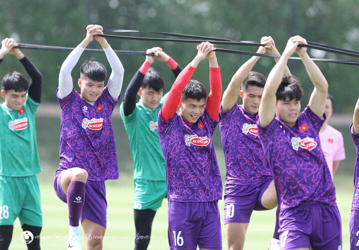 Sáng 12/4, U23 Việt Nam trở lại tập sau một ngày nghỉ ngơi trọn vẹn. Trước đó, các cầu thủ thi đấu giao hữu kín với U23 Jordan.