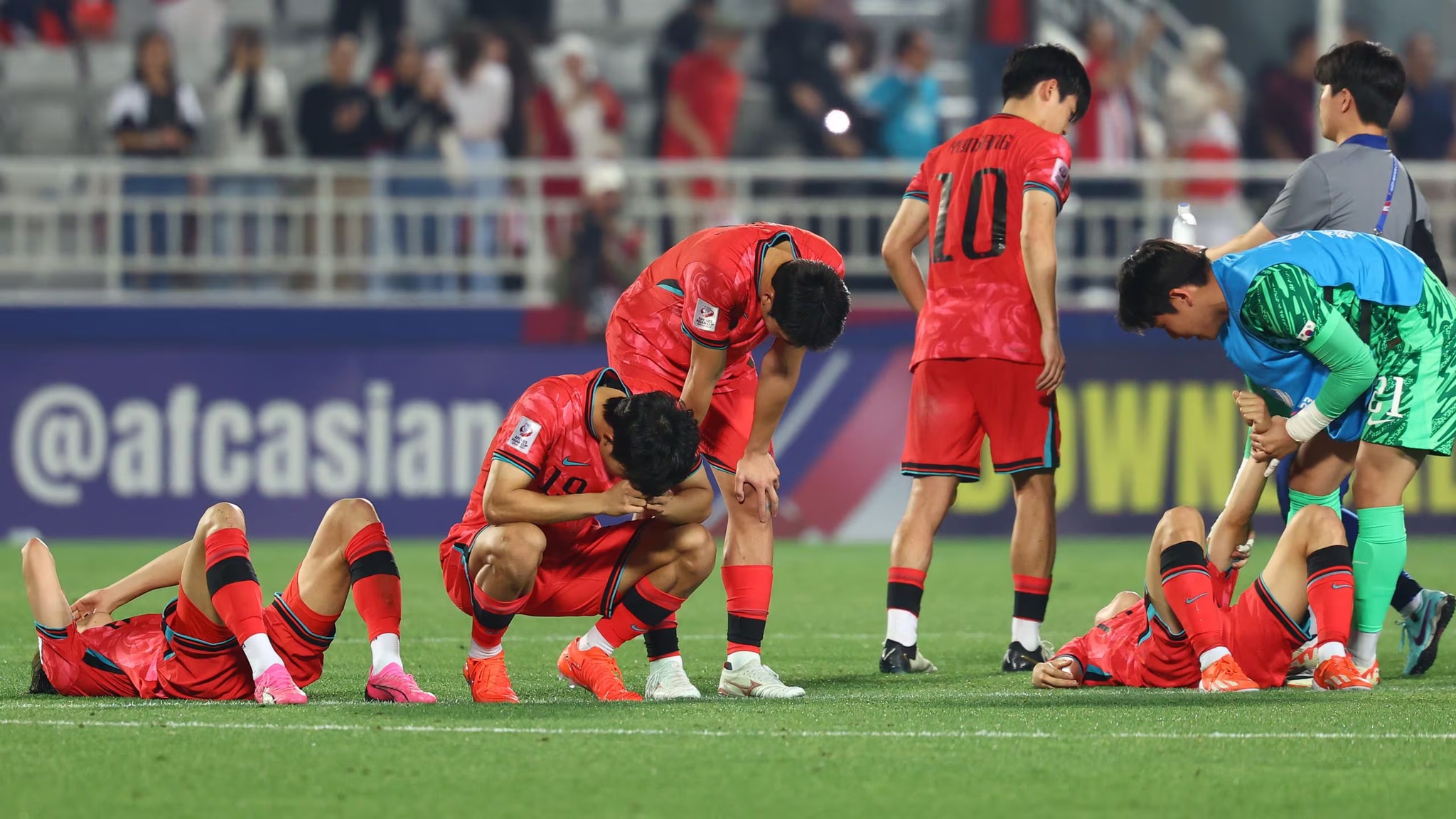 U.23 Hàn Quốc thua Indonesia, mất vé Olympic: HLV bị chỉ trích, CĐV đòi Chủ tịch KFA từ chức- Ảnh 3.