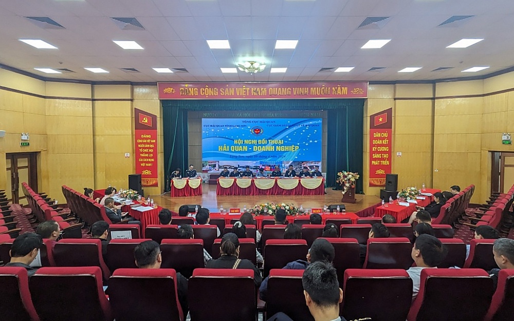 Cục Hải quan Lạng Sơn tổ chức Hội nghị đối thoại Hải quan - DN năm 2024 với 30 DN kinh doanh kho bãi vào ngày 9/4/2024. 	Ảnh: Nam Hoàng
