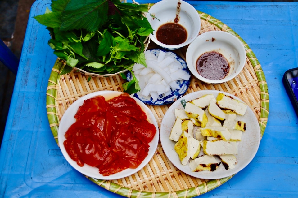 M&oacute;n ăn được mệnh danh "sashimi Việt". Ảnh: Thảo Nguy&ecirc;n