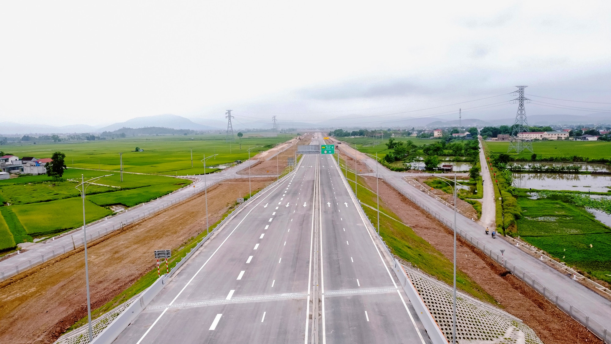 Thông xe cao tốc Diễn Châu-Bãi Vọt, Cam Lâm-Vĩnh Hảo: Hành trình ngắn lại, cơ hội mở ra- Ảnh 1.