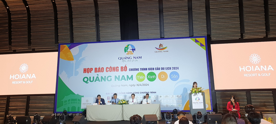 Họp báo công bố Chương trình thu hút khách du lịch 2024 với chủ đề “Quảng Nam – Miền xanh Di sản”. Ảnh: Quang Hải