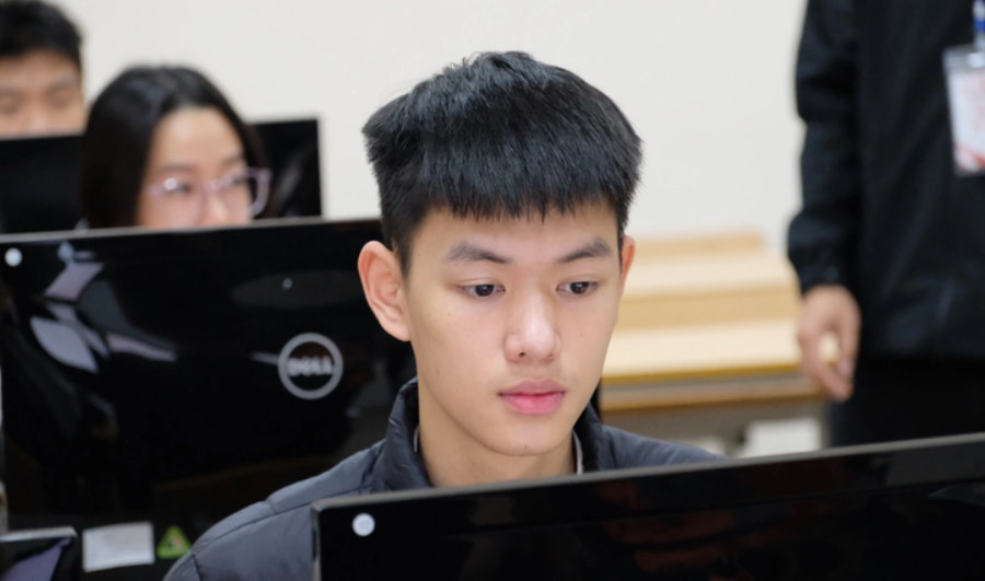 Candidates participating in the first round of thinking assessment exam in 1 - Photo: NGUYEN BAO