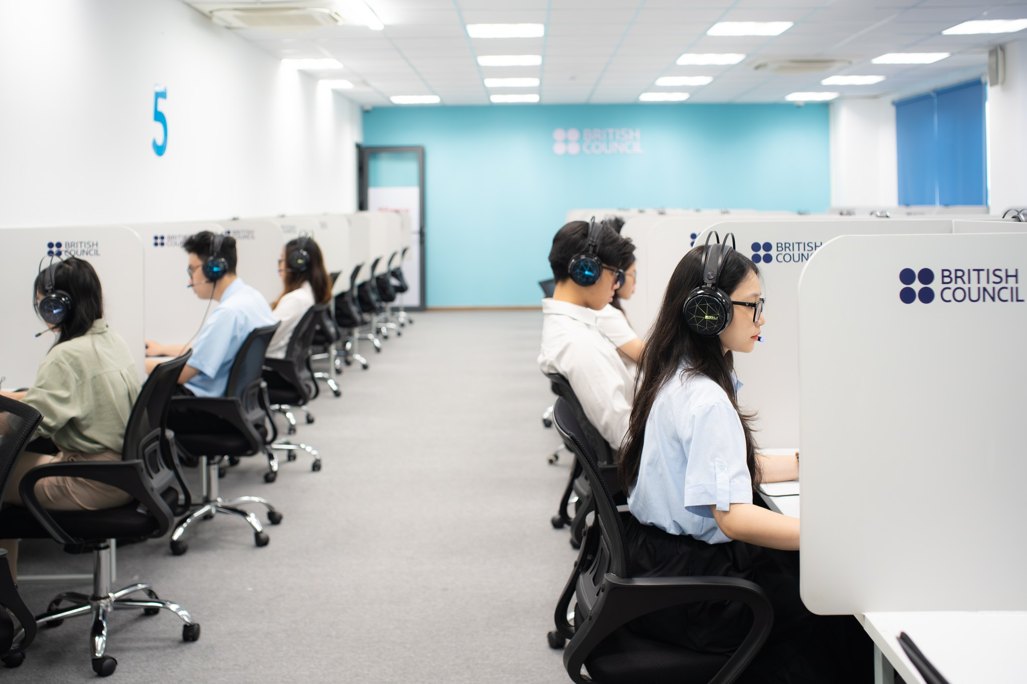 Thêm Hội đồng Anh cấp hơn 90.000 chứng chỉ tiếng Anh sai quy định- Ảnh 1. Thêm Hội đồng Anh cấp hơn 90.000 chứng chỉ tiếng Anh sai quy định- Ảnh 1.