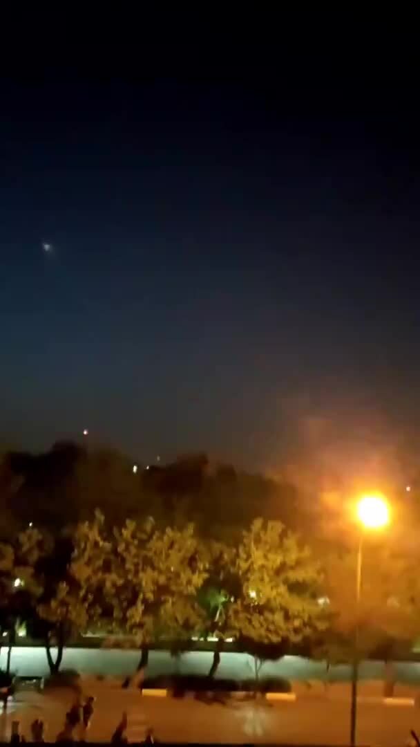 Israel tập kích tên lửa đáp trả Iran