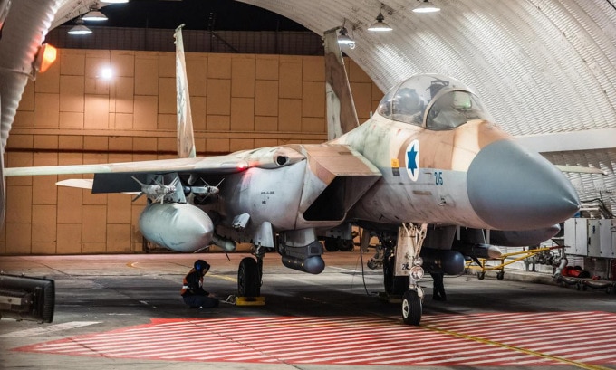 Tiêm kích F-15 Israel tại căn cứ bí mật sau khi tham gia đánh chặn vũ khí Iran đêm 13/4. Ảnh: AFP