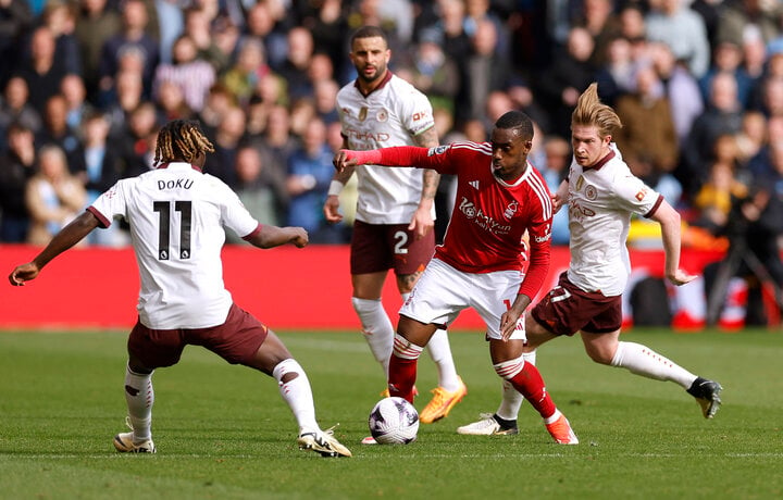 Man City a fait face à de nombreuses difficultés contre Nottingham Forest. (Photo : Reuters)