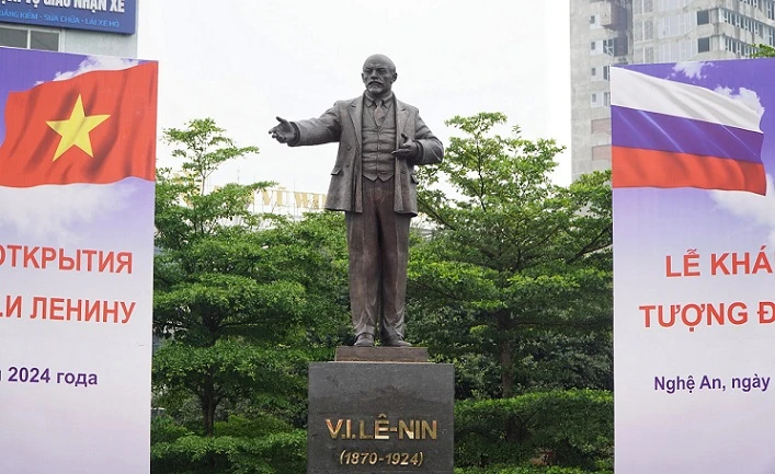 Khánh thành tượng V.I. Lenin tại thành phố Vinh, Nghệ An ảnh 1