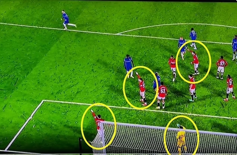 khoảnh khắc thiếu chuyên nghiệp khiến mu thua đau chelsea hình ảnh 1 khoanh khac thieu chuyen nghiep khien mu thua dau chelsea hinh anh 1
