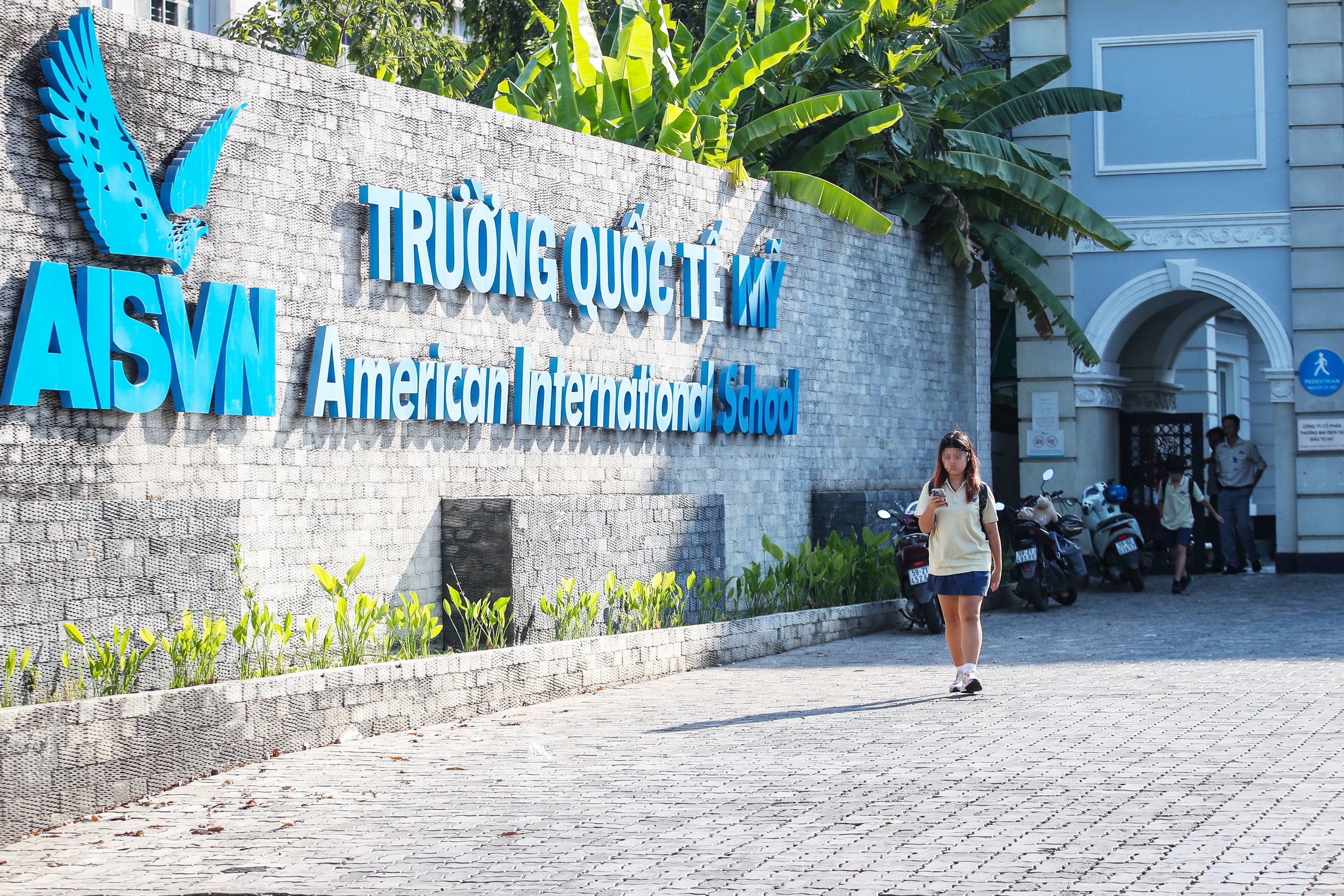 Trường quốc tế AISVN: Không thể kéo dài giải pháp 'ăn đong' - Ảnh 1. Sở GD-ĐT TP.HCM triển khai các giải pháp đảm bảo quyền lợi học tập cho học sinh Trường quốc tế AISVN