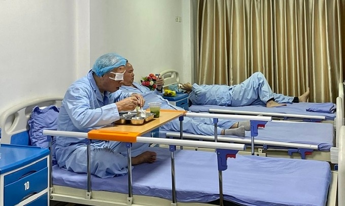Bệnh nhân sau phẫu thuật phaco tại bệnh viện. Ảnh: Bệnh viện cung cấp