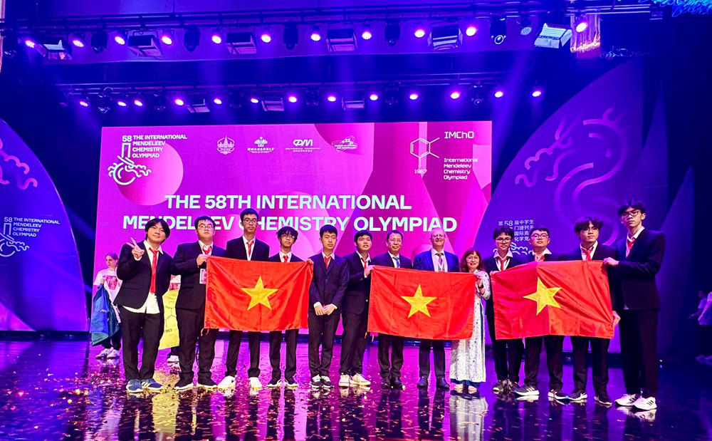Lần đầu tham dự Olympic hóa học quốc tế Mendeleev, cả 10 học sinh Việt Nam đoạt giải- Ảnh 1. Đoàn Việt Nam tham dự Cuộc thi Olympic hoá học quốc tế Mendeleev lần thứ 58 tại Trung Quốc - Ảnh: Hội Hóa học Việt Nam