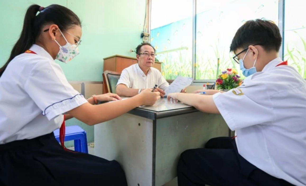 Lần đầu tiên trường học sẽ có viên chức tư vấn học sinh?- Ảnh 1. Sẽ có viên chức tư vấn học sinh trong trường phổ thông công lập?