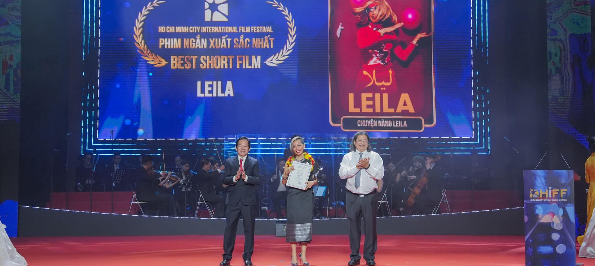 Ông Nguyễn Hoàng Tuệ - Tổng Giám đốc THADICO và ông Nguyễn Minh Nhựt - Vụ trưởng Vụ Văn hóa - Văn nghệ, Ban Tuyên giáo Trung ương trao giải hạng mục Phim ngắn xuất sắc cho Leila (Chuyện nàng Leila, Thụy Điển).