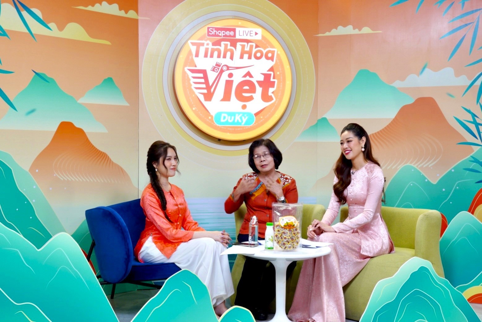 Livestream 'Shopee - Tinh Hoa Việt Du Ký' truyền cảm hứng người Việt dùng hàng Việt- Ảnh 1. Livestream 'Shopee - Tinh Hoa Việt Du Ký' truyền cảm hứng người Việt dùng hàng Việt- Ảnh 1.