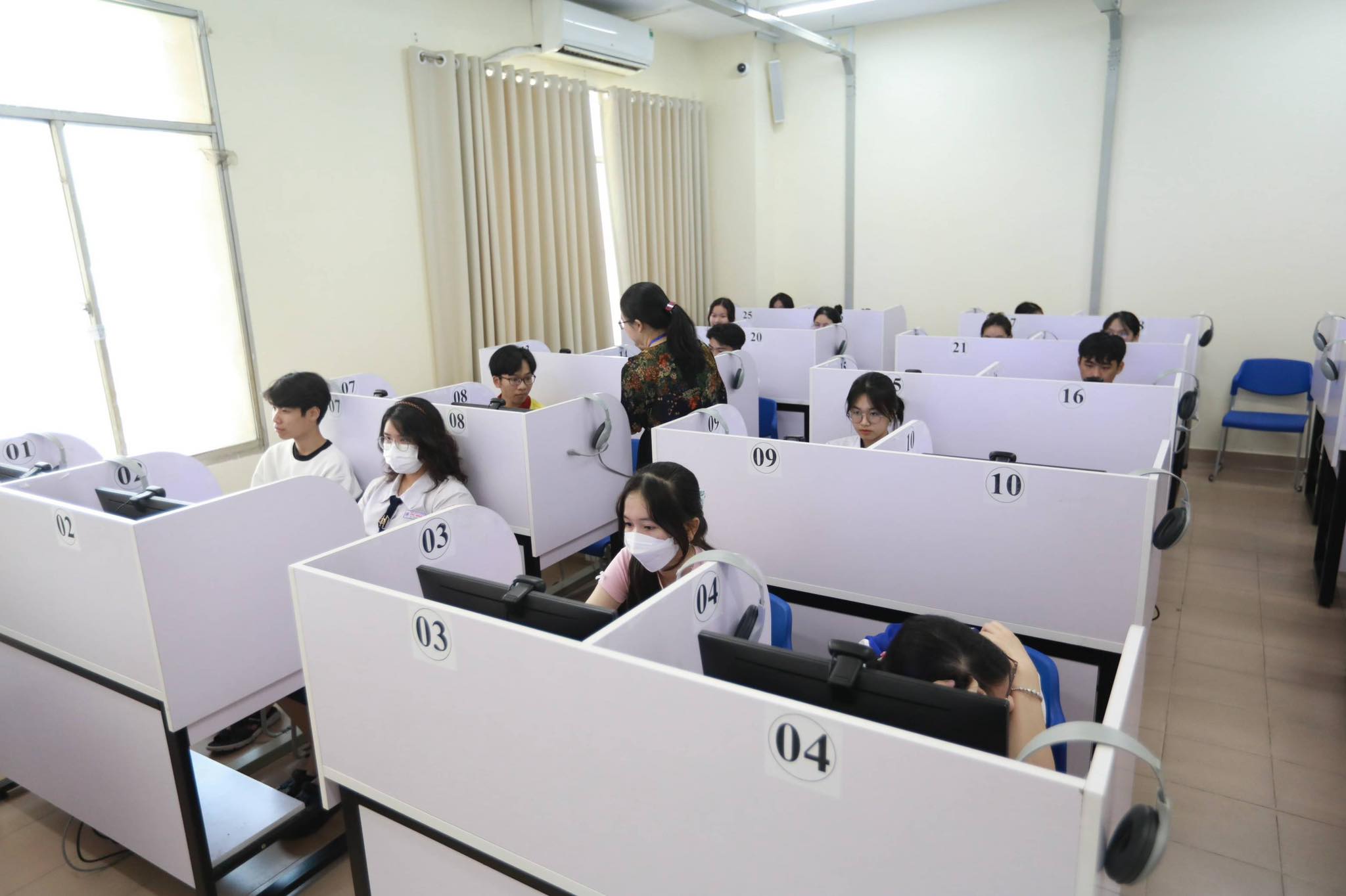 Điểm chuẩn Trường ĐH Sư phạm TP.HCM: Có ngành trên 9,9 điểm/môn thí sinh mới trúng tuyển- Ảnh 1. Điểm chuẩn Trường ĐH Sư phạm TP.HCM: Có ngành trên 9,9 điểm/môn thí sinh mới trúng tuyển- Ảnh 1.