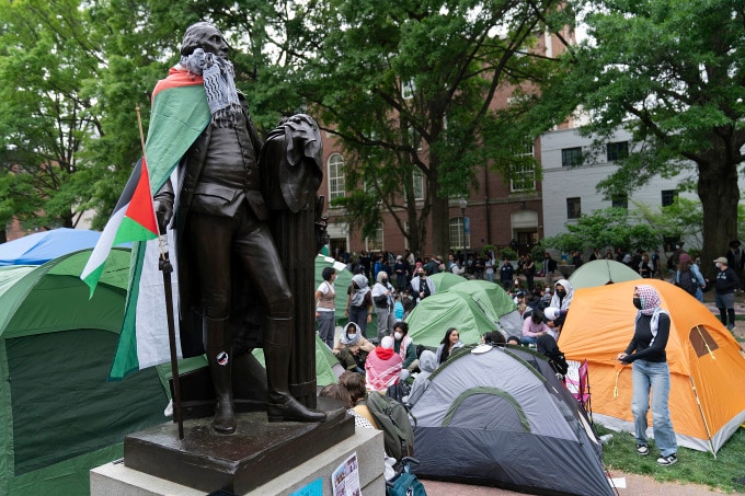 Sinh viên dựng lều biểu tình tại khuôn viên Đại học George Washington, ngày 25/4. Ảnh: AP