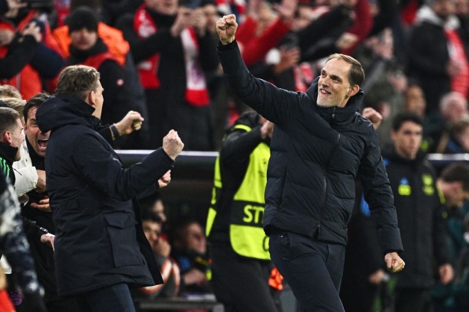 Tuchel giơ nắm đấm mừng trận Bayern thắng Arsenal 1-0 ở tứ kết lượt về Champions League hôm 17/4 trên sân Allianz Arena. Ảnh: Alliance