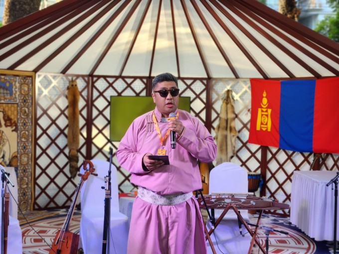 Ông Munkhnasan Oldokh phát biểu tại sự kiện xúc tiến, quảng bá du lịch Mông Cổ tổ chức ở TP HCM từ 4-7/4. Ảnh: Bích Phương