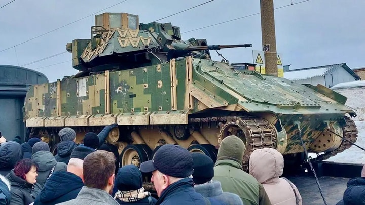 Xe chiến đấu bộ binh Bradley do Mỹ chế tạo bị Nga thu giữ gần như nguyên vẹn ở chiến trường Ukraine vào tháng 2/2024.