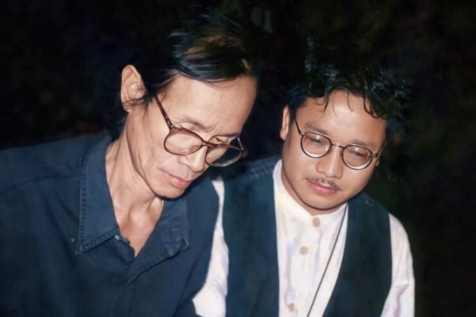 Trần Mạnh Tuấn thời trẻ bên nhạc sĩ Trịnh Công Sơn. Ảnh: Nhân vật cung cấp