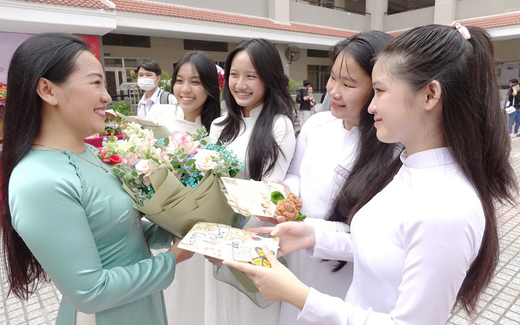 Nghệ An tuyển dụng 2.187 biên chế giáo viên- Ảnh 2. Cải tiến lương giáo viên ra sao?