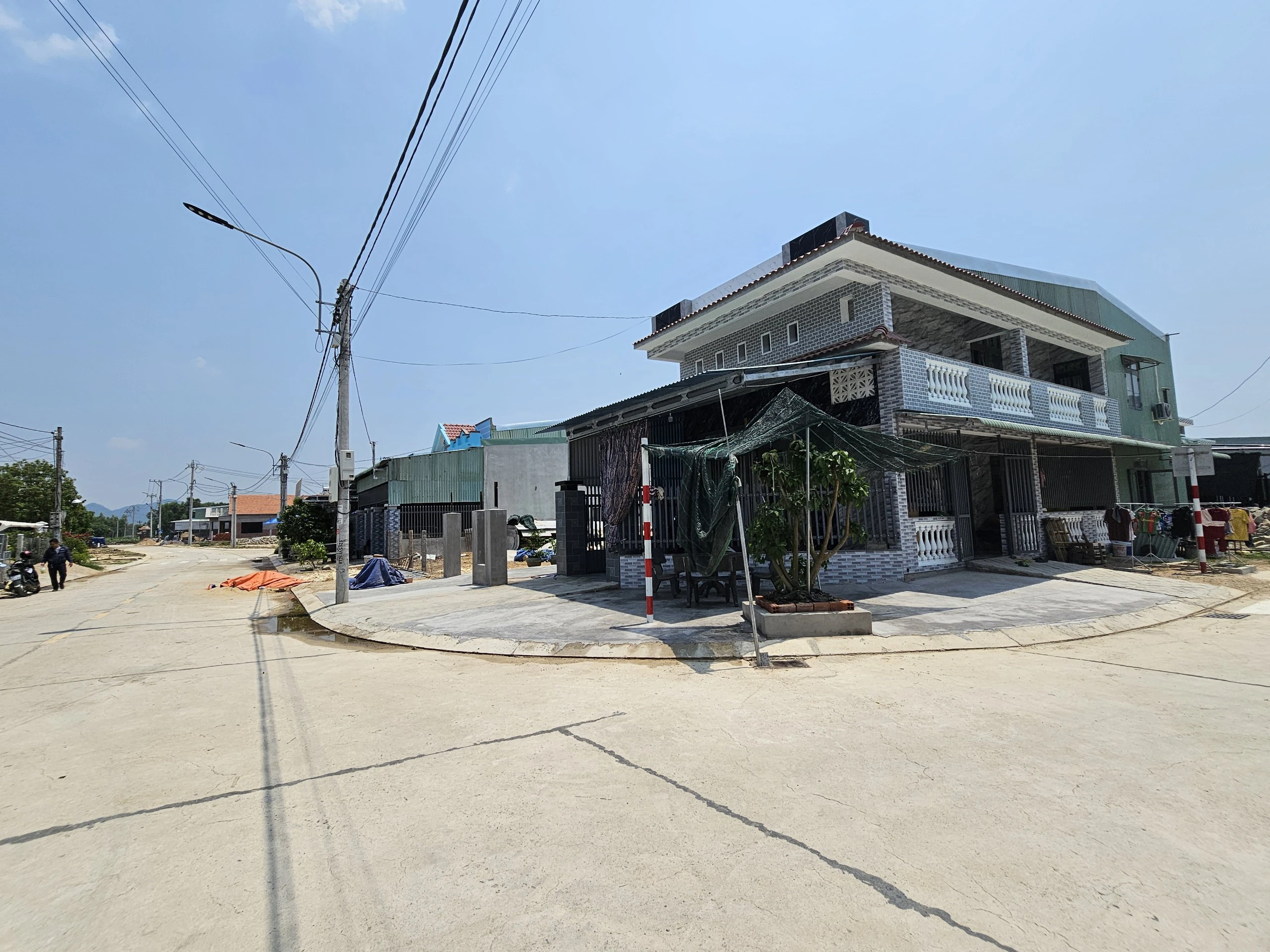 Bình Định: Người dân nhường đất làm cao tốc phấn khởi với cuộc sống mới- Ảnh 1. Bình Định: Người dân nhường đất làm cao tốc phấn khởi với cuộc sống mới- Ảnh 1.
